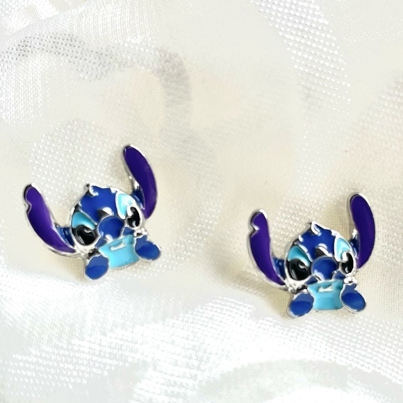 💙 NWOT Stitch Earrings – Official Disney Jewelry 🐾✨ - Picture 5 of 8